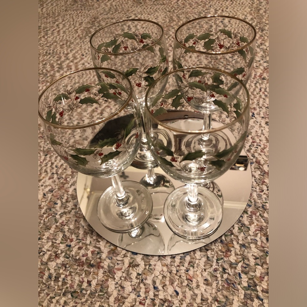 Festive Holly Wine Glass Set- Vintage